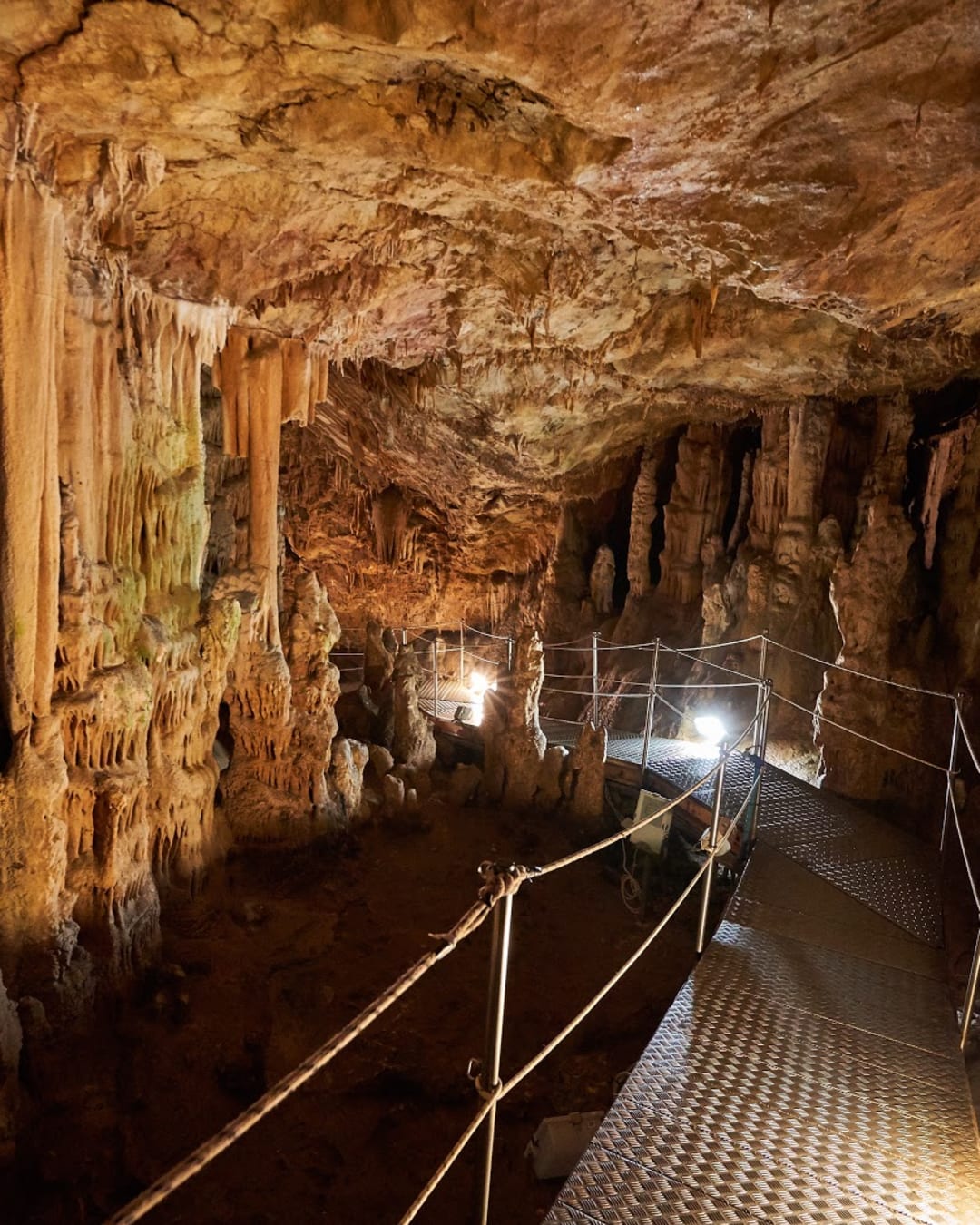 Sfendoni Cave in Zoniana